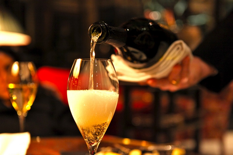 dom-perignon-bicchiere-di-champagne