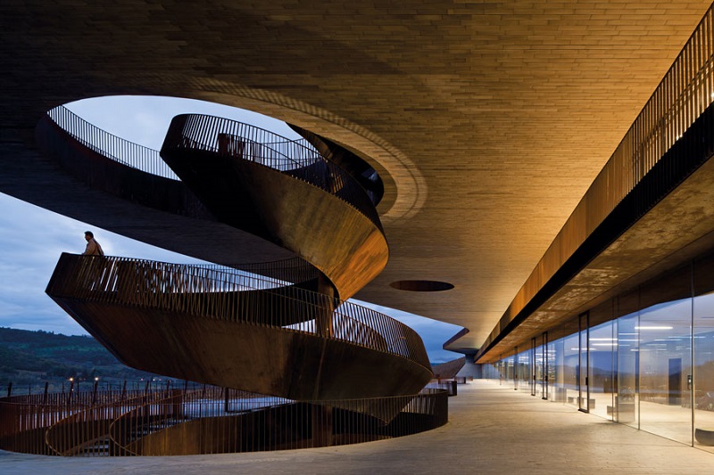 Ph: dettaglio della cantina Antinori realizzata da Archea. Foto Antinori