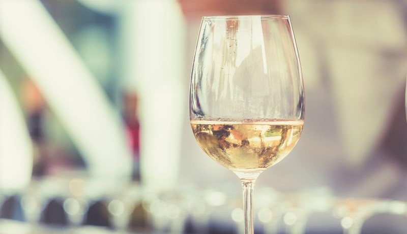 wine in love vino-bianco