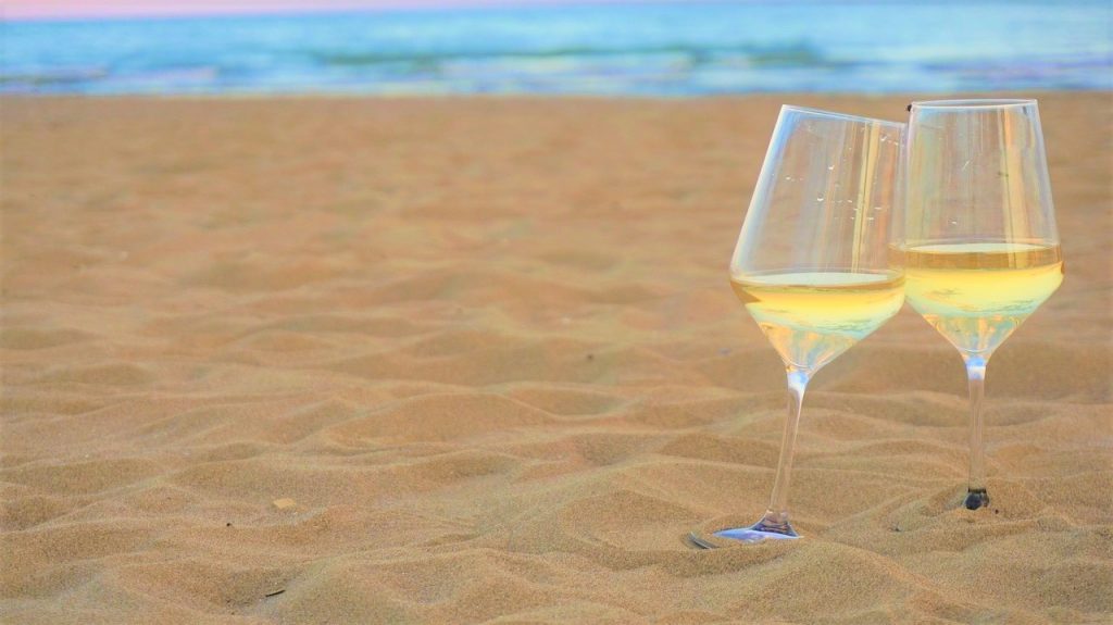 scirocco wine fest-spiaggia-degustazione